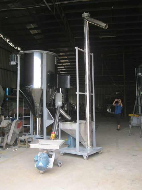 化工細沙螺旋喂料機 專為狹小擁擠場地設計的輸送設備